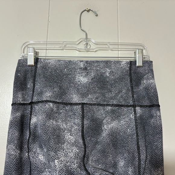 Lululemon Essential Rhythm Crop Full Luxtreme Legging White Black Mesh Size 10 - Picture 5 of 7